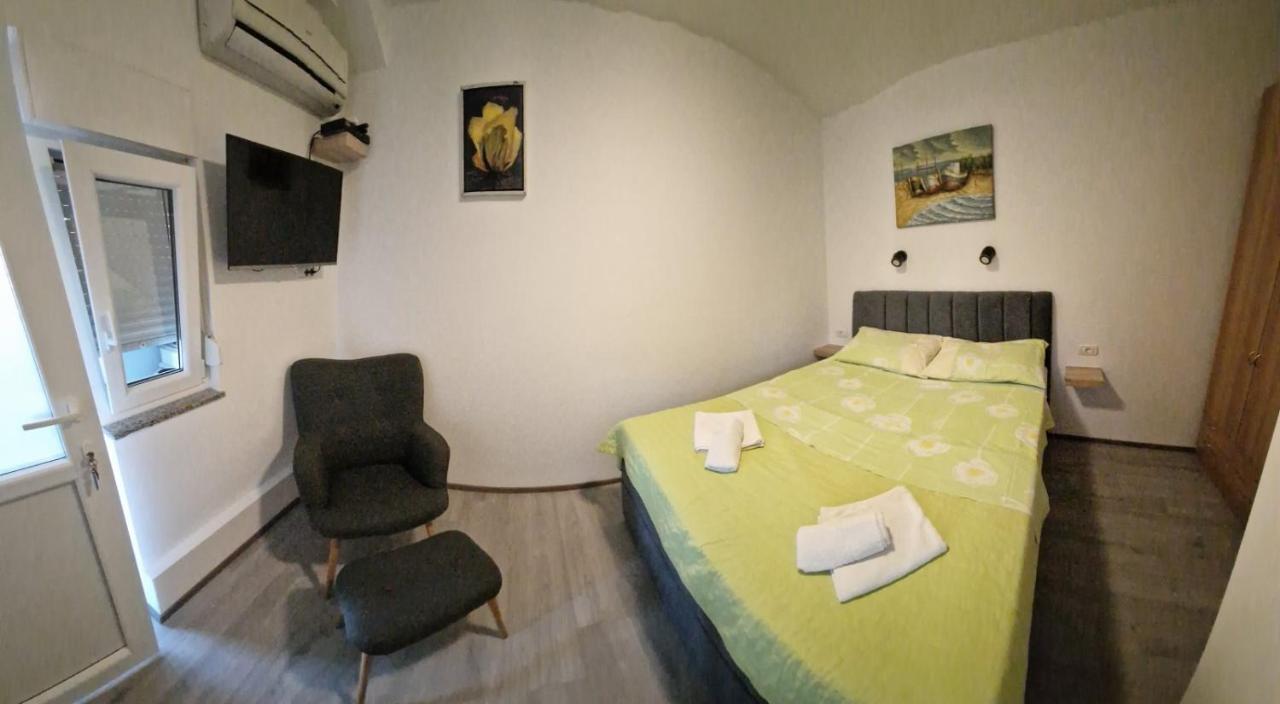 Apartments Vuceric Peroj Bagian luar foto