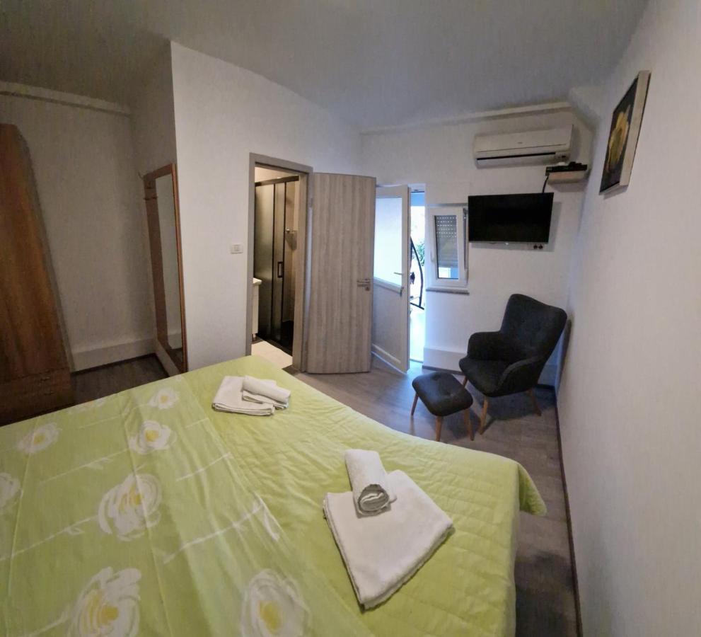 Apartments Vuceric Peroj Bagian luar foto