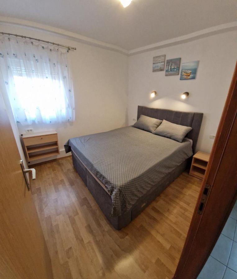 Apartments Vuceric Peroj Bagian luar foto