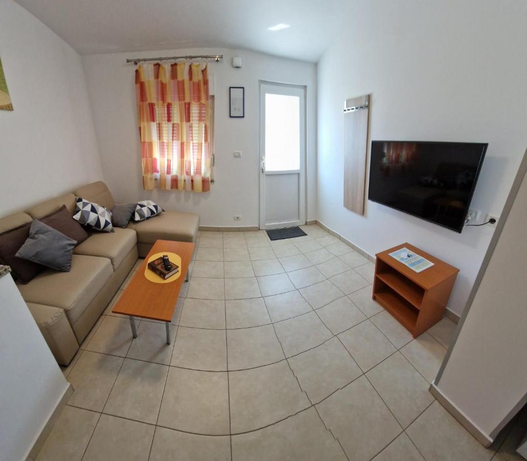 Apartments Vuceric Peroj Bagian luar foto