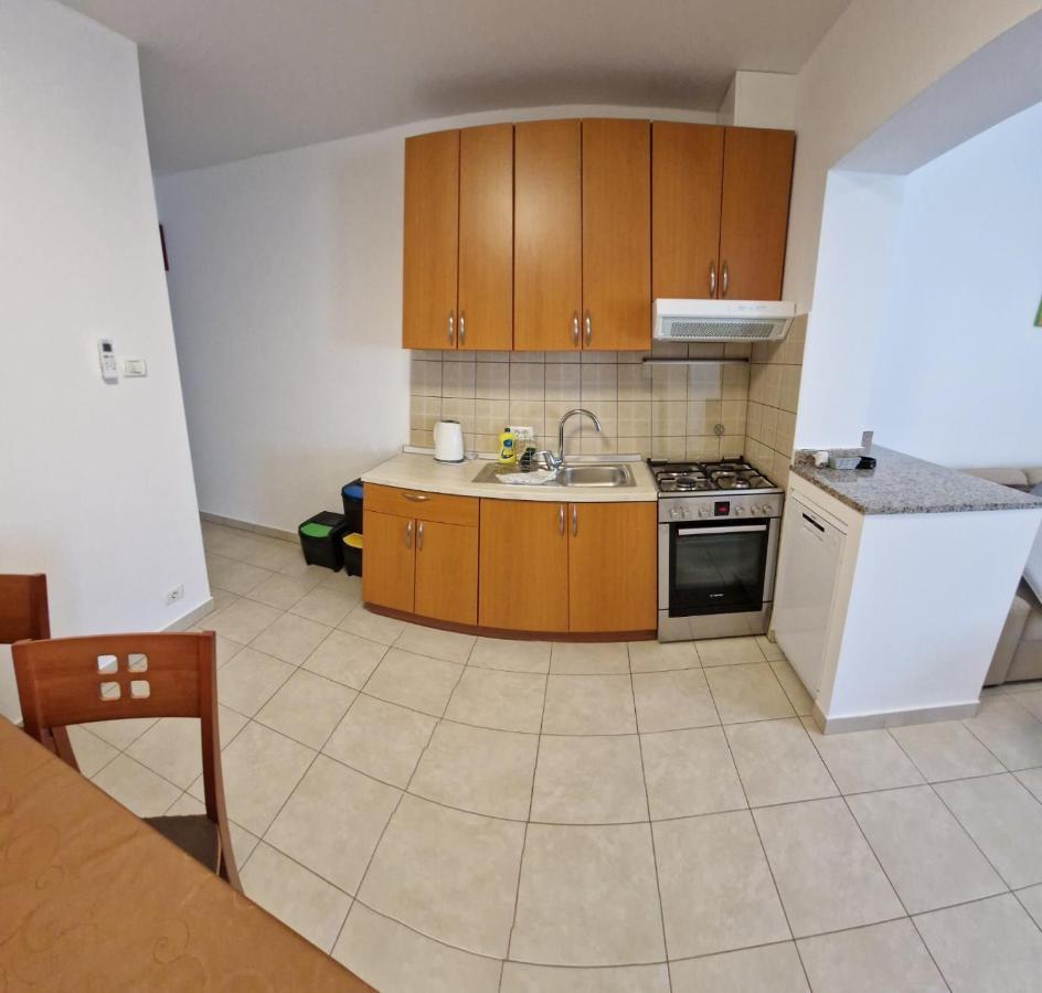 Apartments Vuceric Peroj Bagian luar foto
