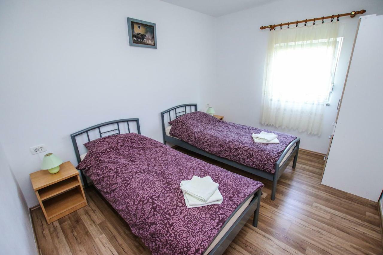 Apartments Vuceric Peroj Bagian luar foto