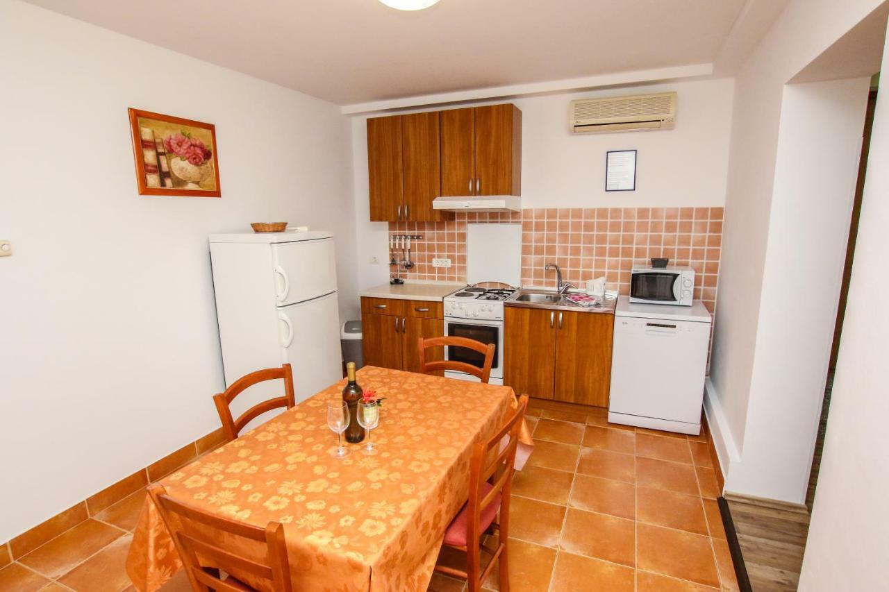 Apartments Vuceric Peroj Bagian luar foto