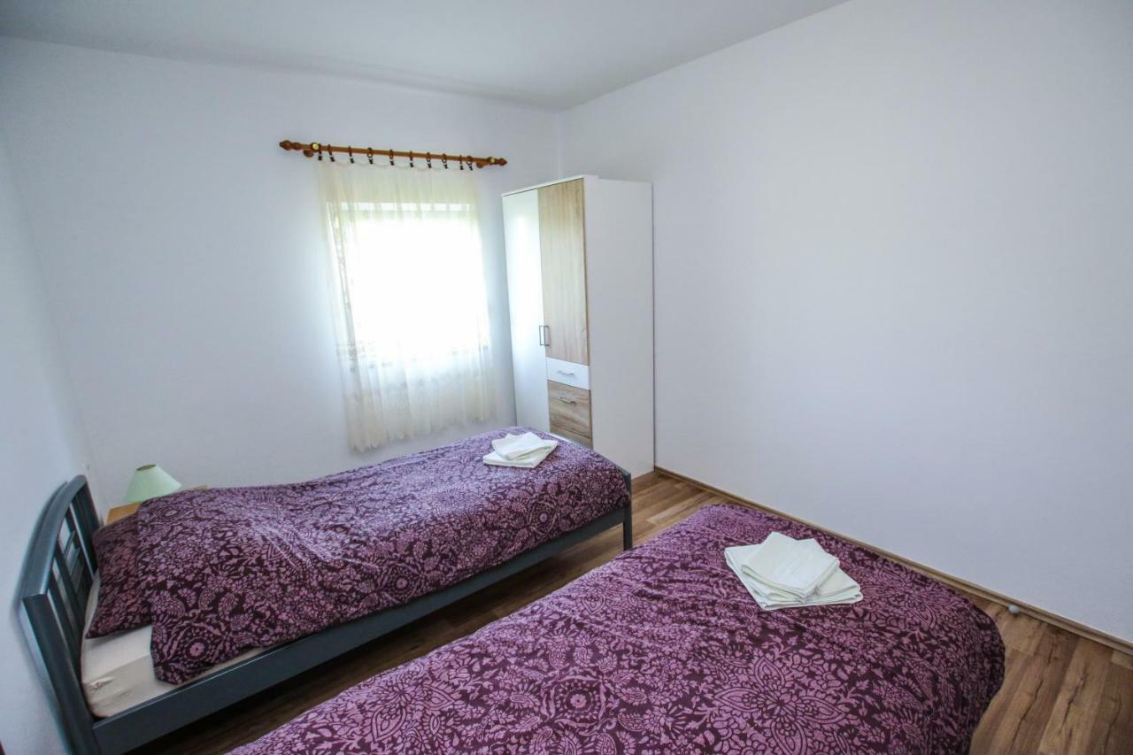Apartments Vuceric Peroj Bagian luar foto