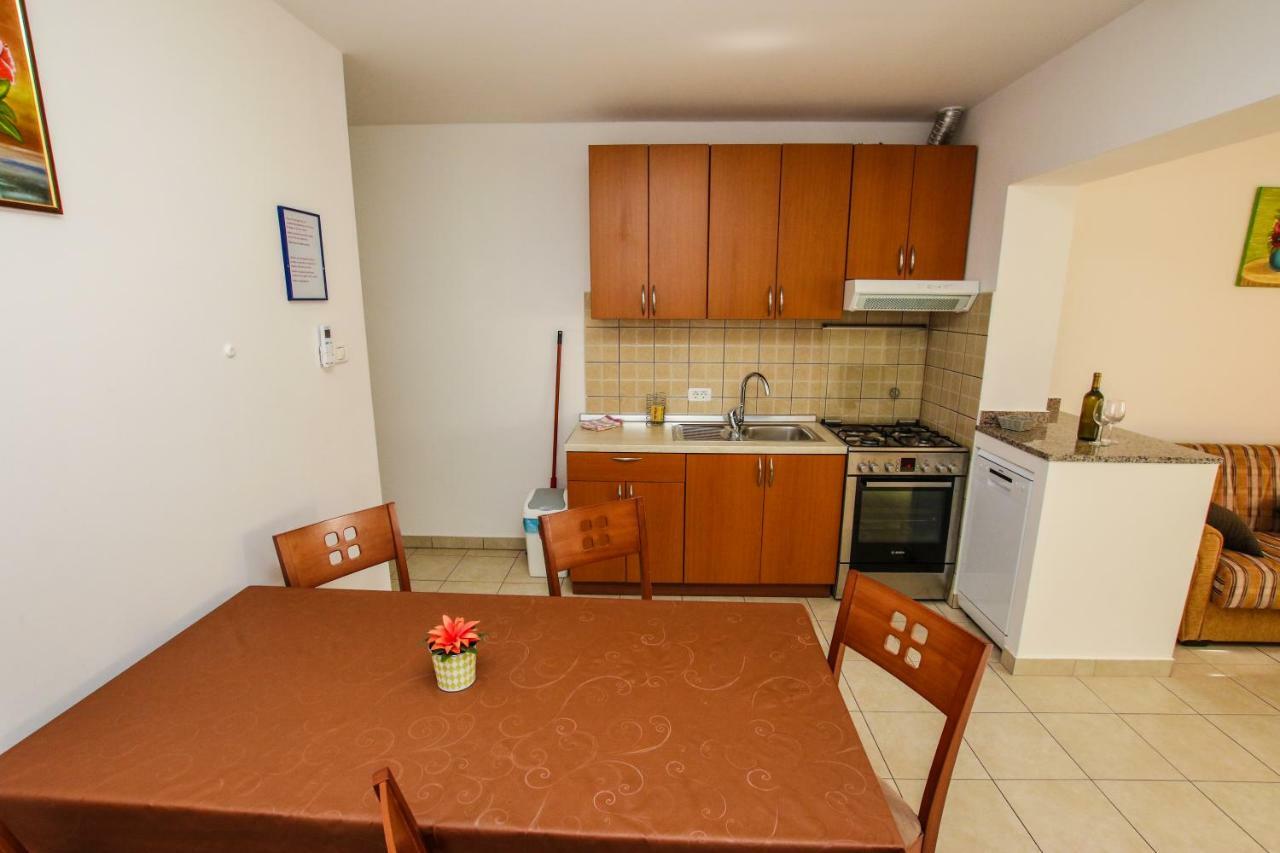 Apartments Vuceric Peroj Bagian luar foto