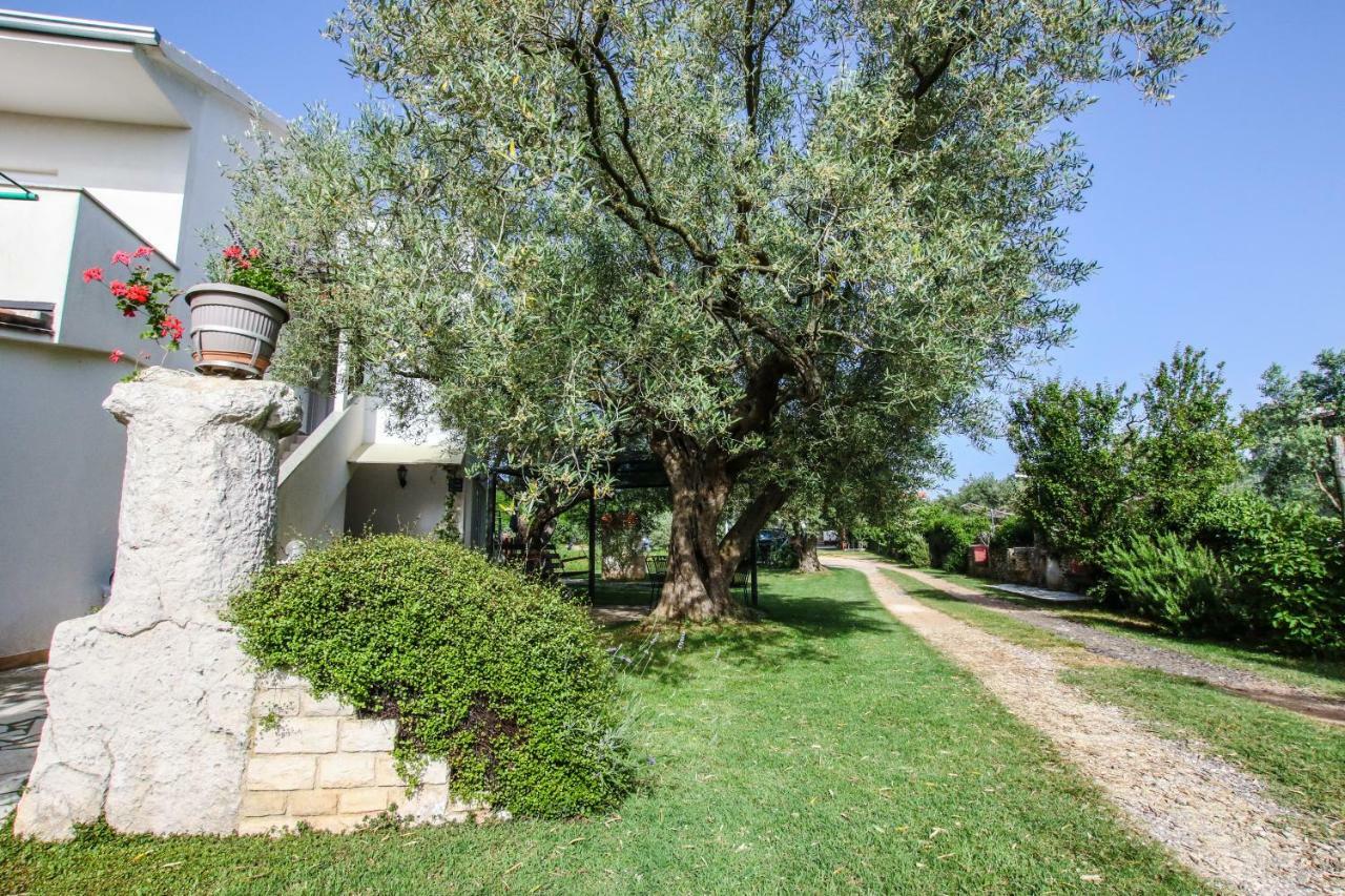 Apartments Vuceric Peroj Bagian luar foto