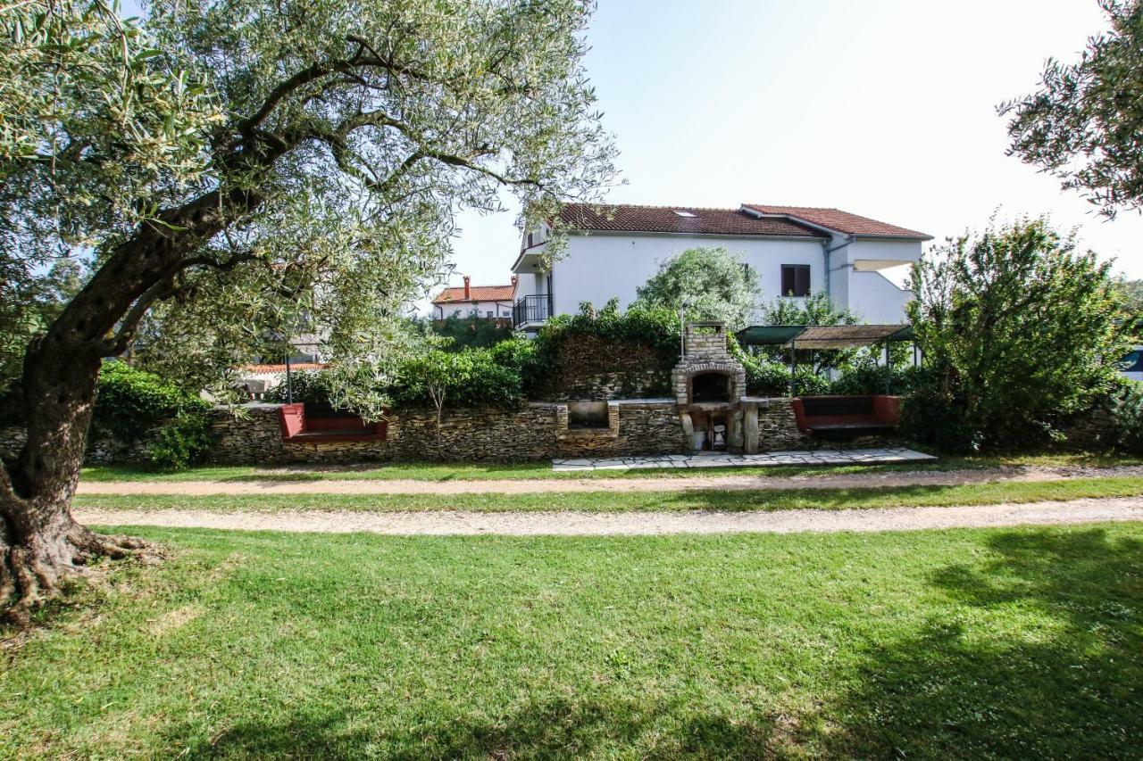 Apartments Vuceric Peroj Bagian luar foto